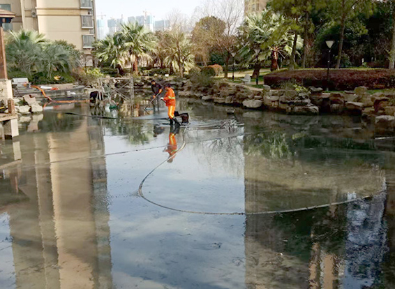 龙湾景观池淤泥清理